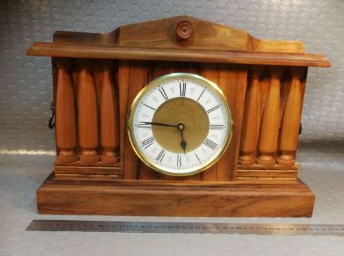 Stunning!!! Large heavy solid wood mantel clock (works 100%)