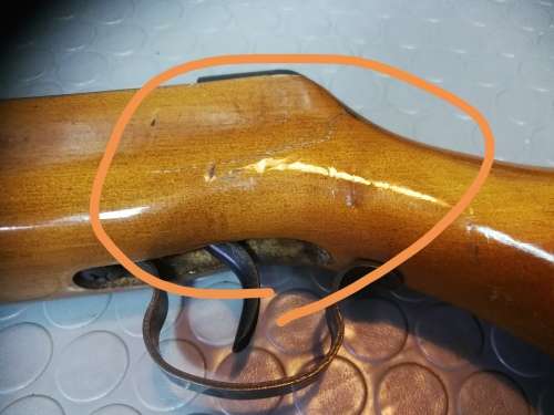 Very nice pellet gun with genuine leather rifle bag