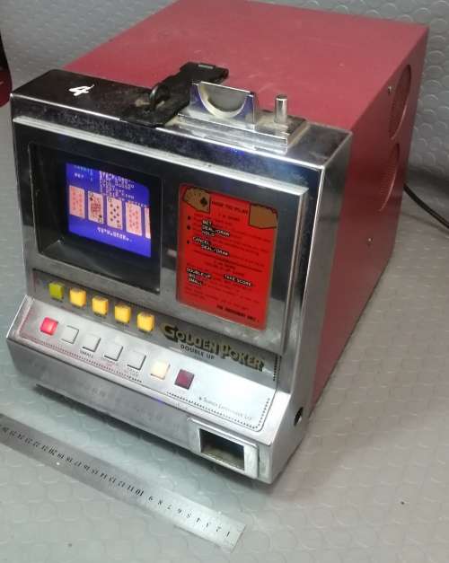 Stunning 1960`s!! Vintage GOLDEN POKER GAMBLING MACHINE (100% working)