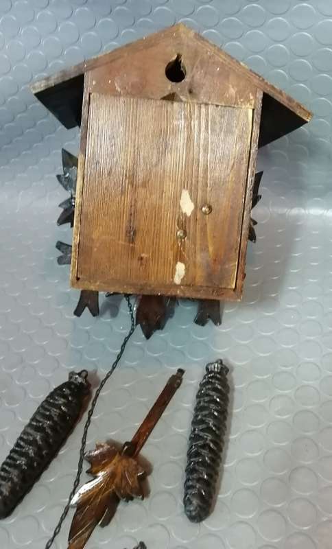 Amazing!!! Antique large Coo Coo Clock (Complete not tested)