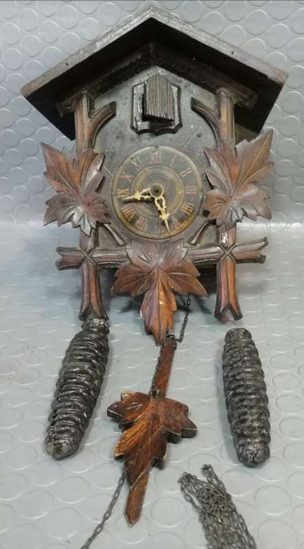 Amazing!!! Antique large Coo Coo Clock (Complete not tested)