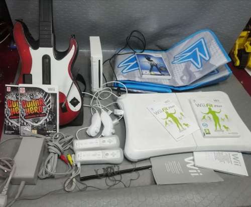 Extreme!! Nintendo wii Complete Gaming/exercise combo (Tested working)