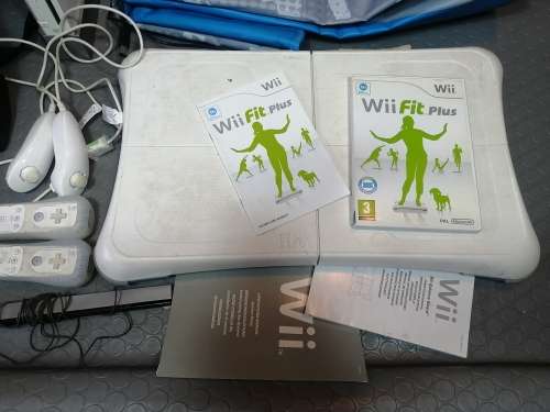Extreme!! Nintendo wii Complete Gaming/exercise combo (Tested working)