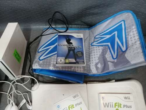 Extreme!! Nintendo wii Complete Gaming/exercise combo (Tested working)