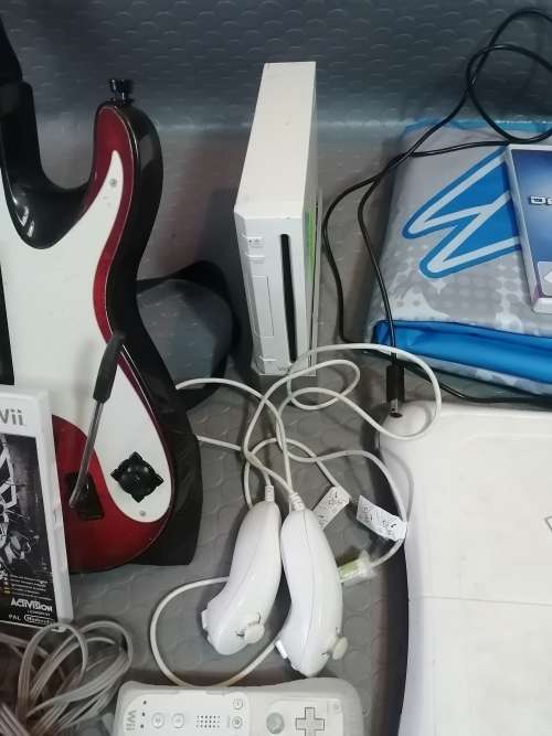 Extreme!! Nintendo wii Complete Gaming/exercise combo (Tested working)