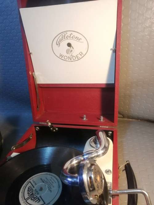 Awe inspiring!! Stunning Antique Gallotone Wonder Gramophone and Record Bundle