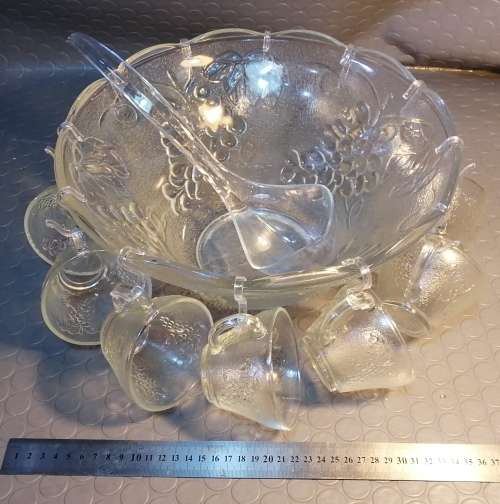 Beautiful glass 8pc Cristal Clear punch set
