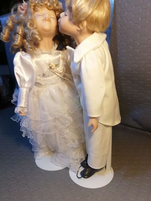Very cute vintage kissing porcelain dolls 42cm
