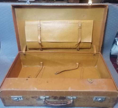 Absolutely stunning leather steamers chest with travel case