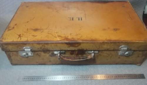 Absolutely stunning leather steamers chest with travel case