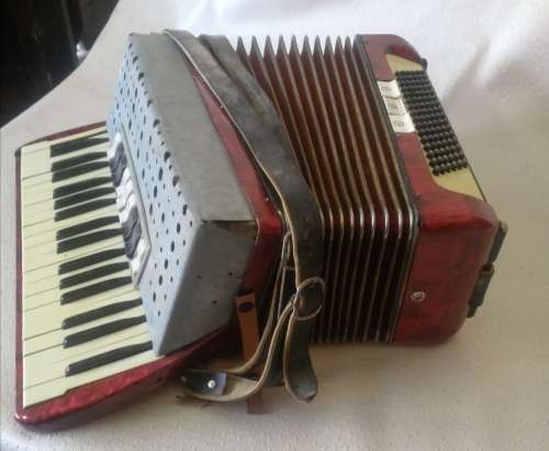 Vintage Hohner Tango II M accordion made in Germany (For restoration)