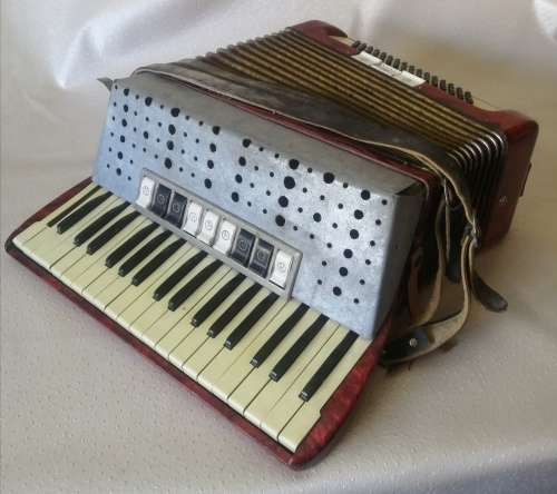 Vintage Hohner Tango II M accordion made in Germany (For restoration)