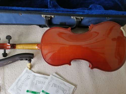 Stunning!! Richmann 1/2 violin Complete bundle!! (Very good condition)