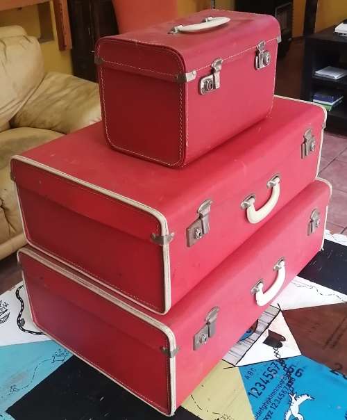 Beautiful set of vintage suitcases
