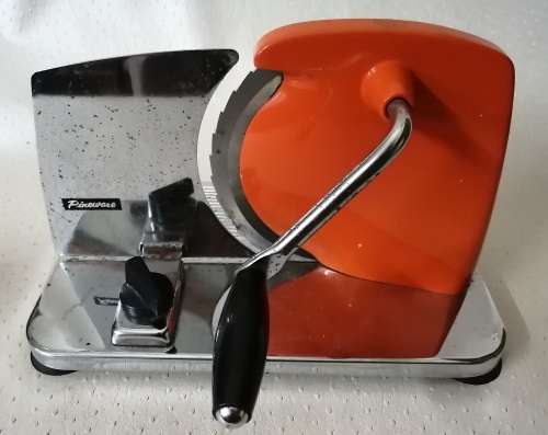 Beautiful vintage Pineware Meat/bread slicer