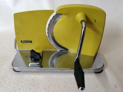 Beautiful vintage Pineware Meat/bread slicer