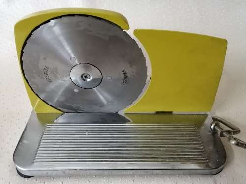 Beautiful vintage Pineware Meat/bread slicer