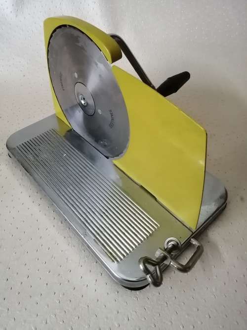Beautiful vintage Pineware Meat/bread slicer