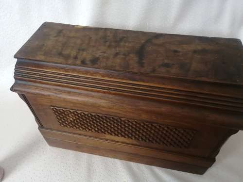 |Beautiful vintage singer in a STUNNING solid handcrafted box