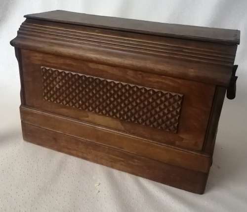 |Beautiful vintage singer in a STUNNING solid handcrafted box