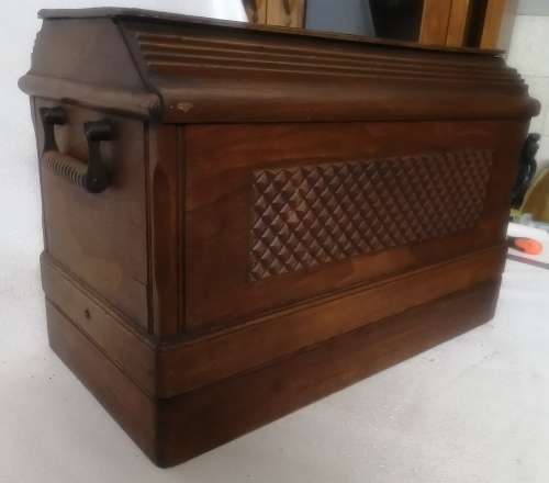 |Beautiful vintage singer in a STUNNING solid handcrafted box