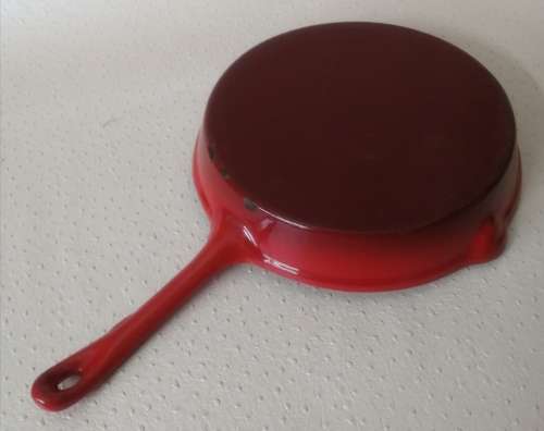 Le Creuset style enameled cast iron pan