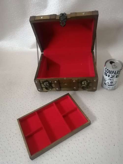 Vintage Royal Sealy Japan men`s jewelry chest
