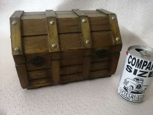 Vintage Royal Sealy Japan men`s jewelry chest