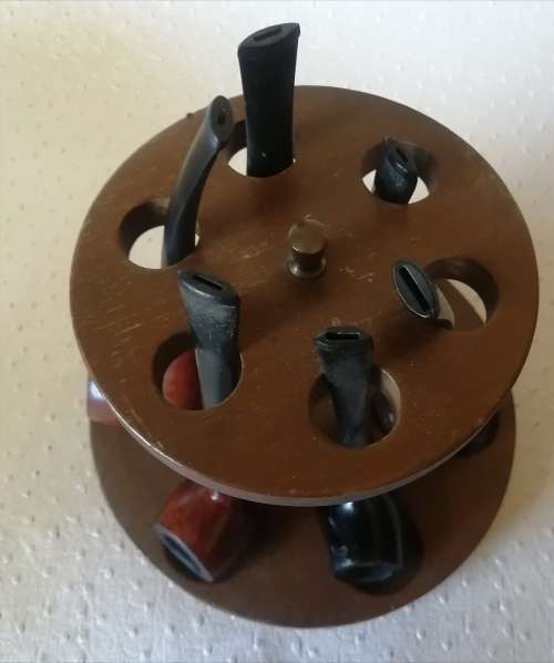 Magnificent Pipe Stand and Valuable Pipe Set