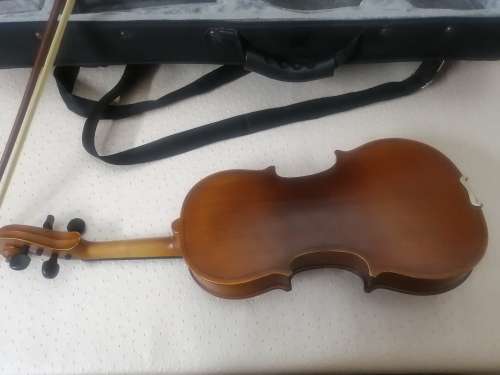 Stunning Sonata JYVL-E901 3/4 Violin (Complete with case and bow)