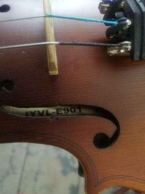 Stunning Sonata JYVL-E901 3/4 Violin (Complete with case and bow)