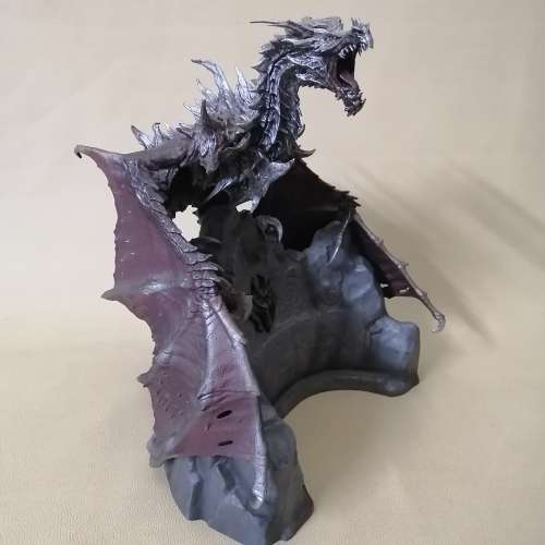 HUGE ELDER SCROLLS SKYRIM COLLECTORS ALDUIN DRAGON STATUE
