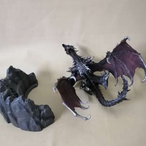 HUGE ELDER SCROLLS SKYRIM COLLECTORS ALDUIN DRAGON STATUE