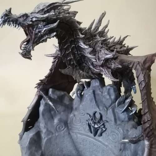 HUGE ELDER SCROLLS SKYRIM COLLECTORS ALDUIN DRAGON STATUE