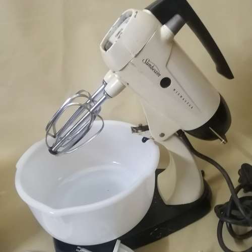 Complete Working Enamel 12 Speed Vintage Sunbeam Mixmaster with add ons