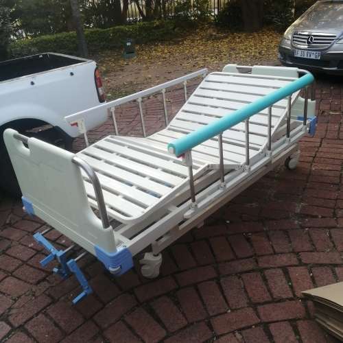 High End Large 3 Lever Manual Hospital Bed (Still New)