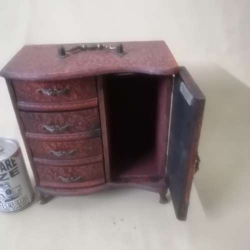 Beautiful Jewelry/Trinket box