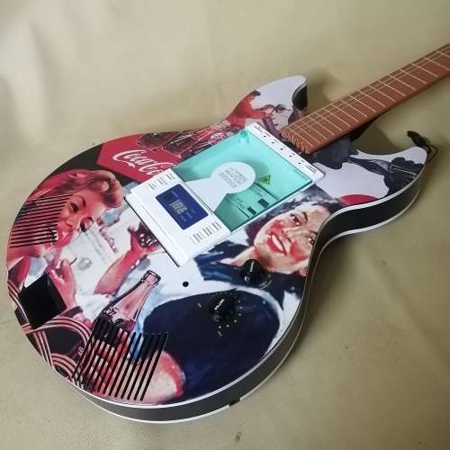 Coke Collectors!! An awesome Coca-Cola CD/ Radio guitar 1 of 2