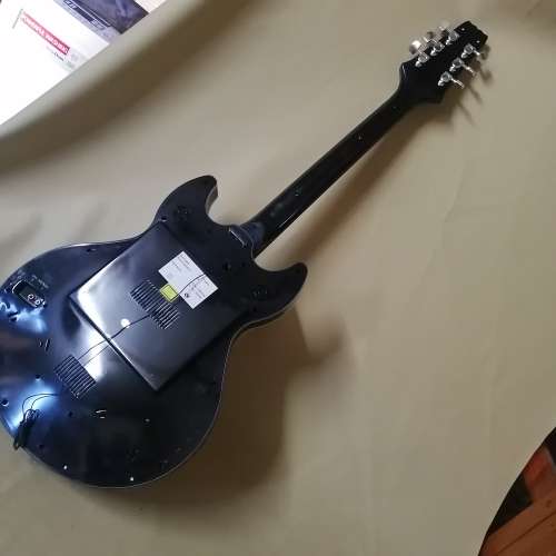 Coke Collectors!! An awesome Coca-Cola CD/ Radio guitar 1 of 2