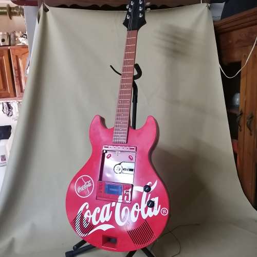Coke Collectors!! An awesome Coca-Cola CD/ Radio guitar 2 of 2