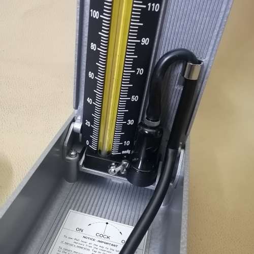 Professional Yamasu Mercurial Sphygmomanometer No 600 (Like new in box)