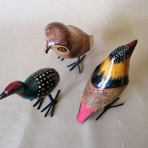 GROUP OF BEAUTIFUL HAND CARVED WOODEN BIRDS