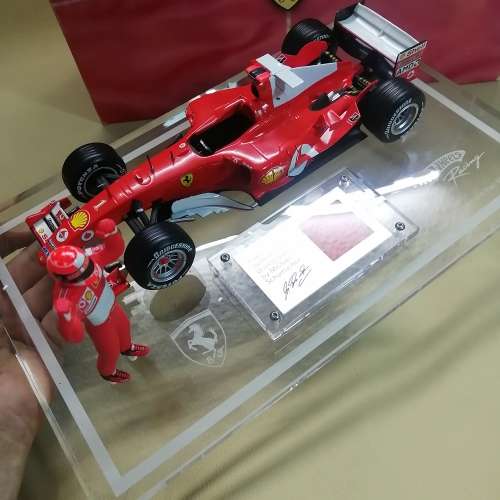 Certified Limited Michael Schumacher Ferrari F1 F2004 and Original Racing Suit Piece - Hot Wheels