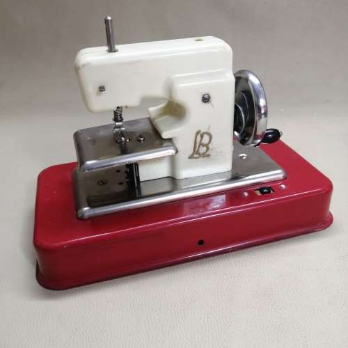 Vintage 1960s Metal Straco Little Betty Miniature Toy Sewing Machine
