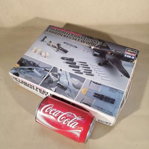 HASEGAWA HUBBY KIDS LUFTWAFFE PILOT FIGURES and EQUIPMENTS SET WWII - 1/48 MODEL KIT