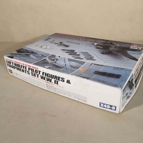 HASEGAWA HUBBY KIDS LUFTWAFFE PILOT FIGURES and EQUIPMENTS SET WWII - 1/48 MODEL KIT
