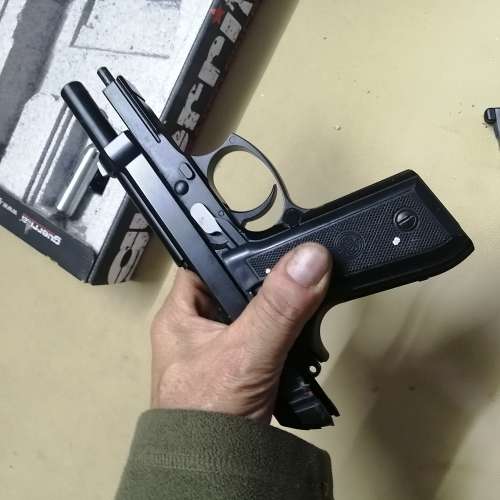 GUERRILLA BLOWBACK FULL METAL POLICE 1.4 JOULE (390 FPS) CO2 BB PISTOL
