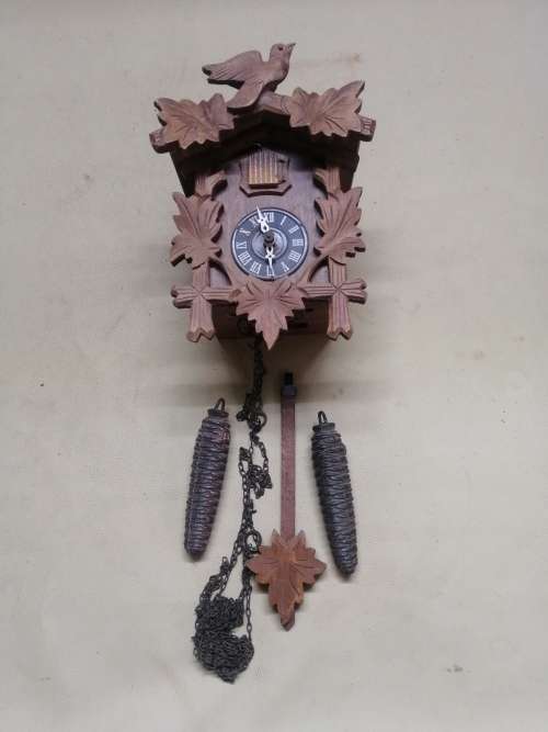 VINTAGE CUCKOO CLOCK 100 % COMPLETE (MINT CONDITION)