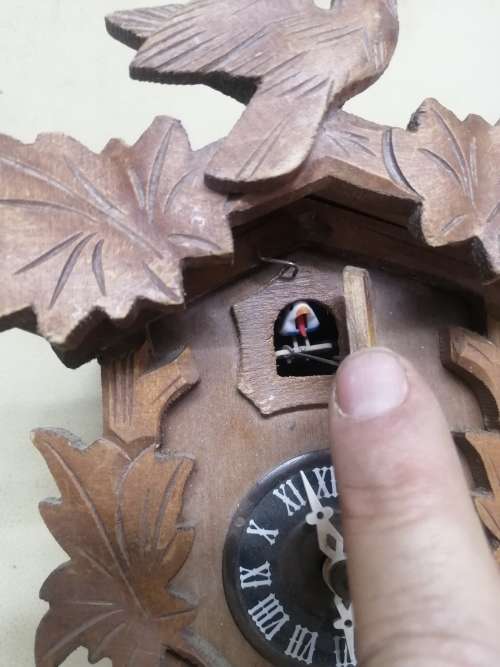 VINTAGE CUCKOO CLOCK 100 % COMPLETE (MINT CONDITION)