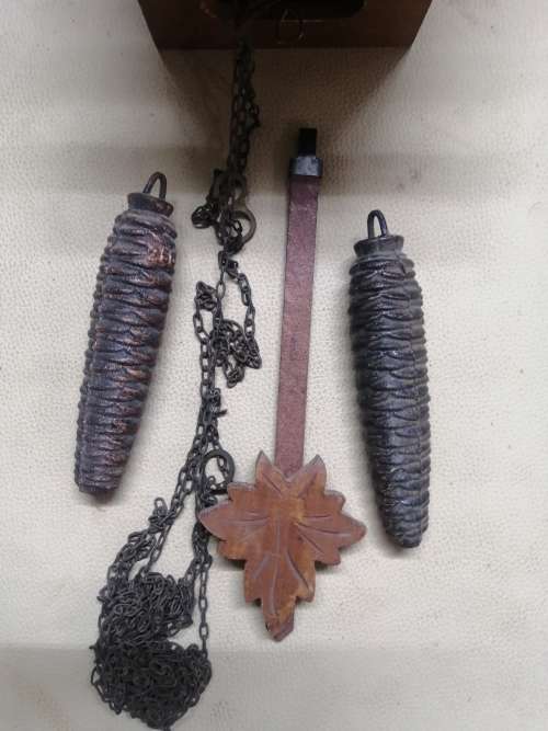 VINTAGE CUCKOO CLOCK 100 % COMPLETE (MINT CONDITION)